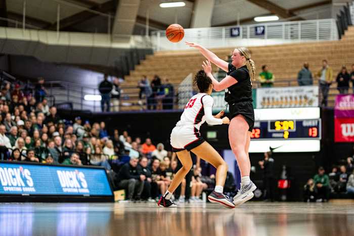 Clackamas Jesuit 6A Oregon girls basketball quarterfinal 2024 Naji Saker-22